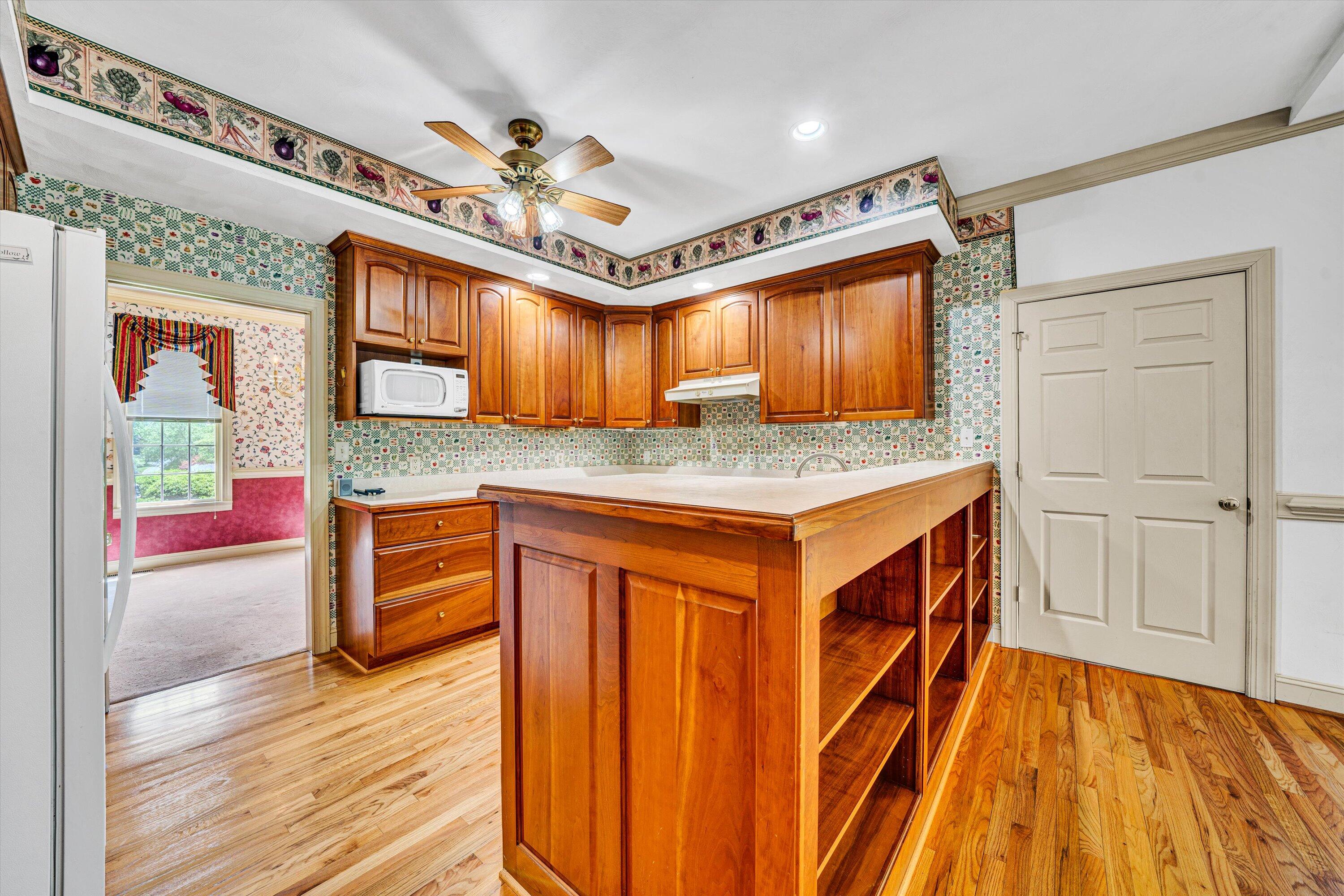 1301 Belle Aire Ln, Roanoke, Virginia image 12