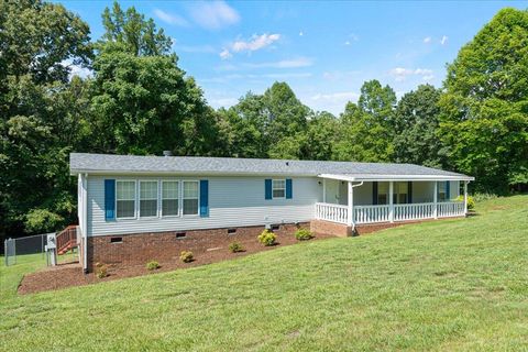 Mobile Home For Sale - 1296 Hayward Dr<br/> Vinton, VA 24179