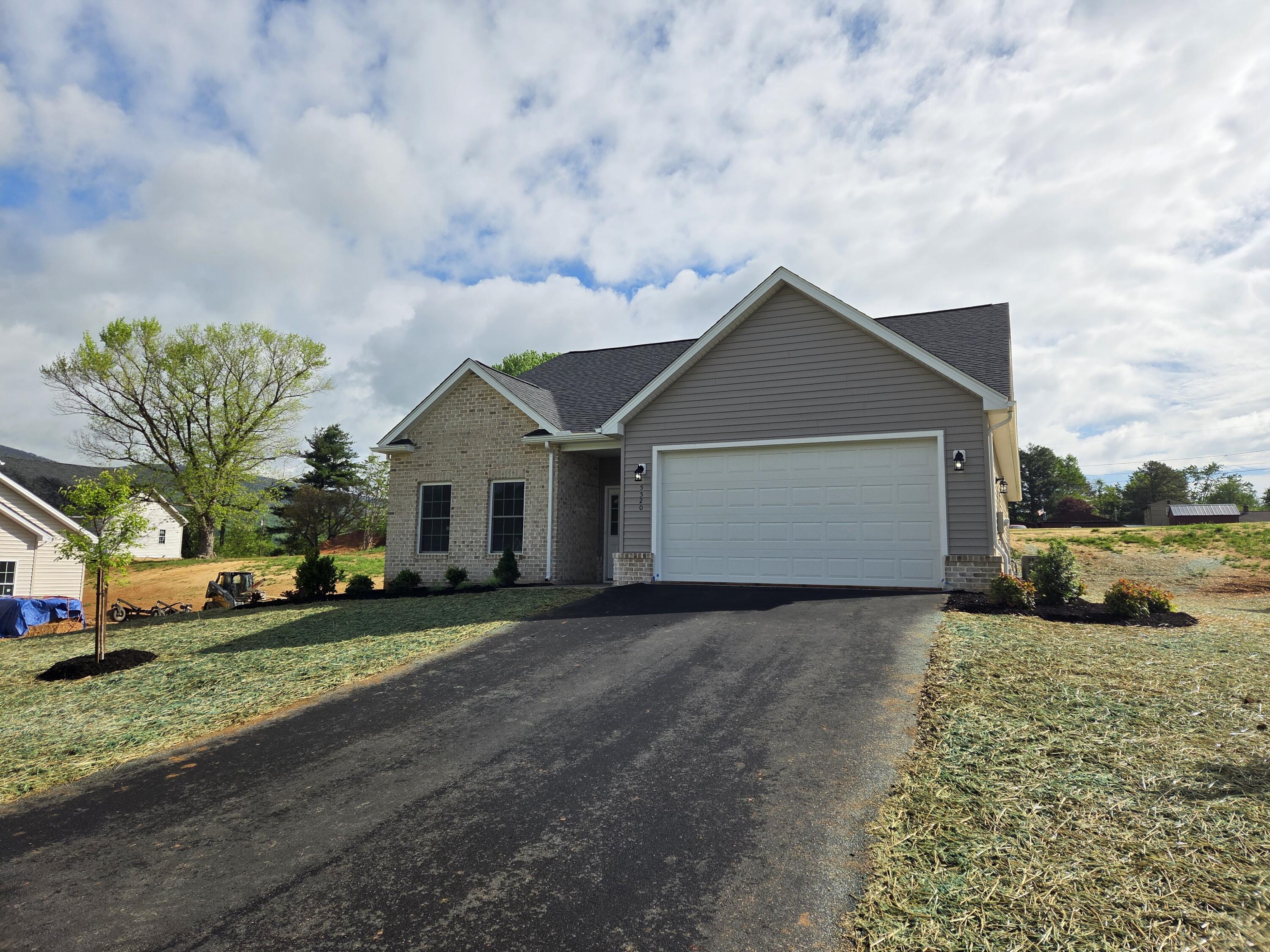 5520 New Pleasant Way, Salem, Virginia image 3
