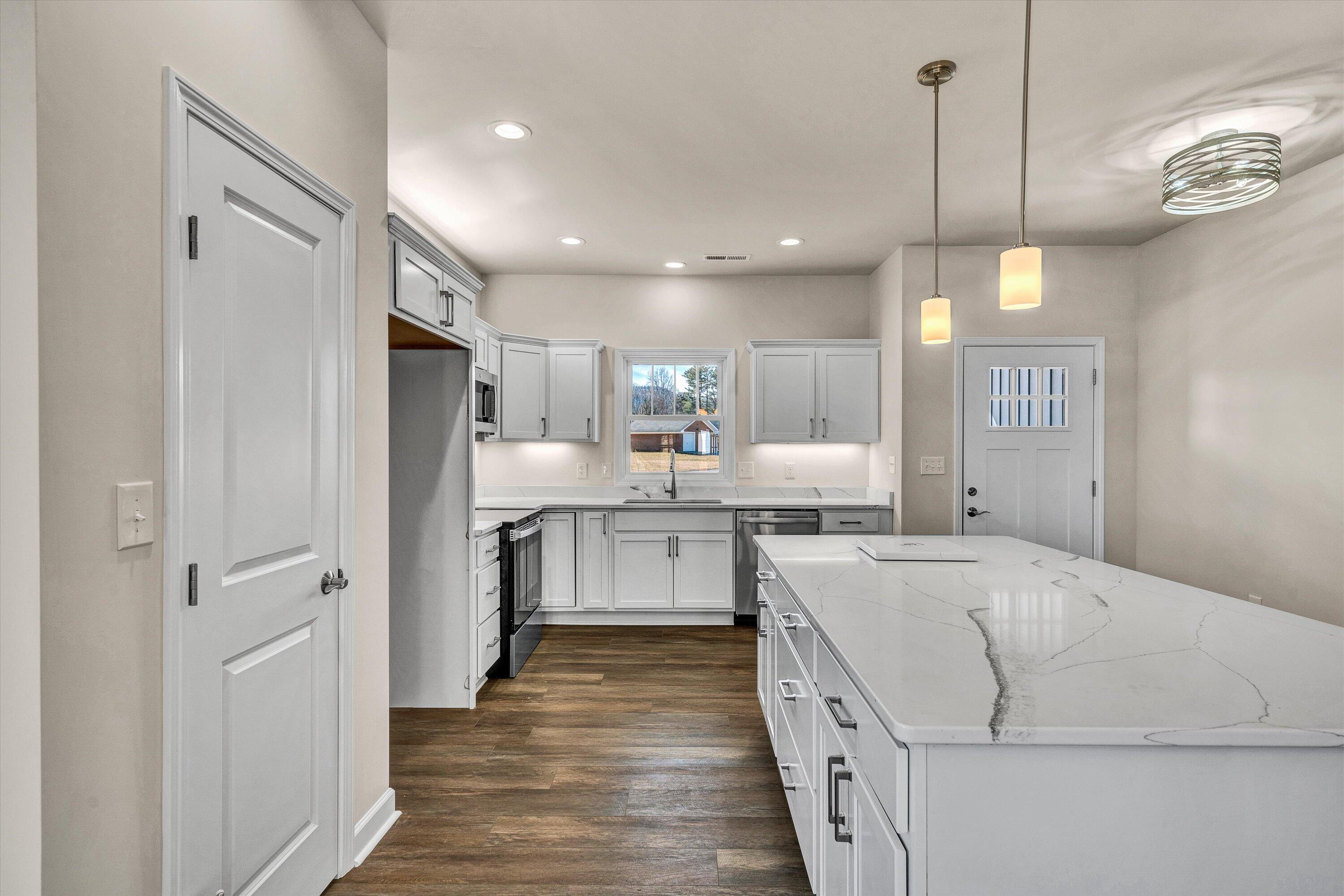 401 Decatur Cir, Salem, Virginia image 4