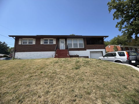 Homes For Sale - 325 Corbin Cir<br/> Roanoke, VA 24017