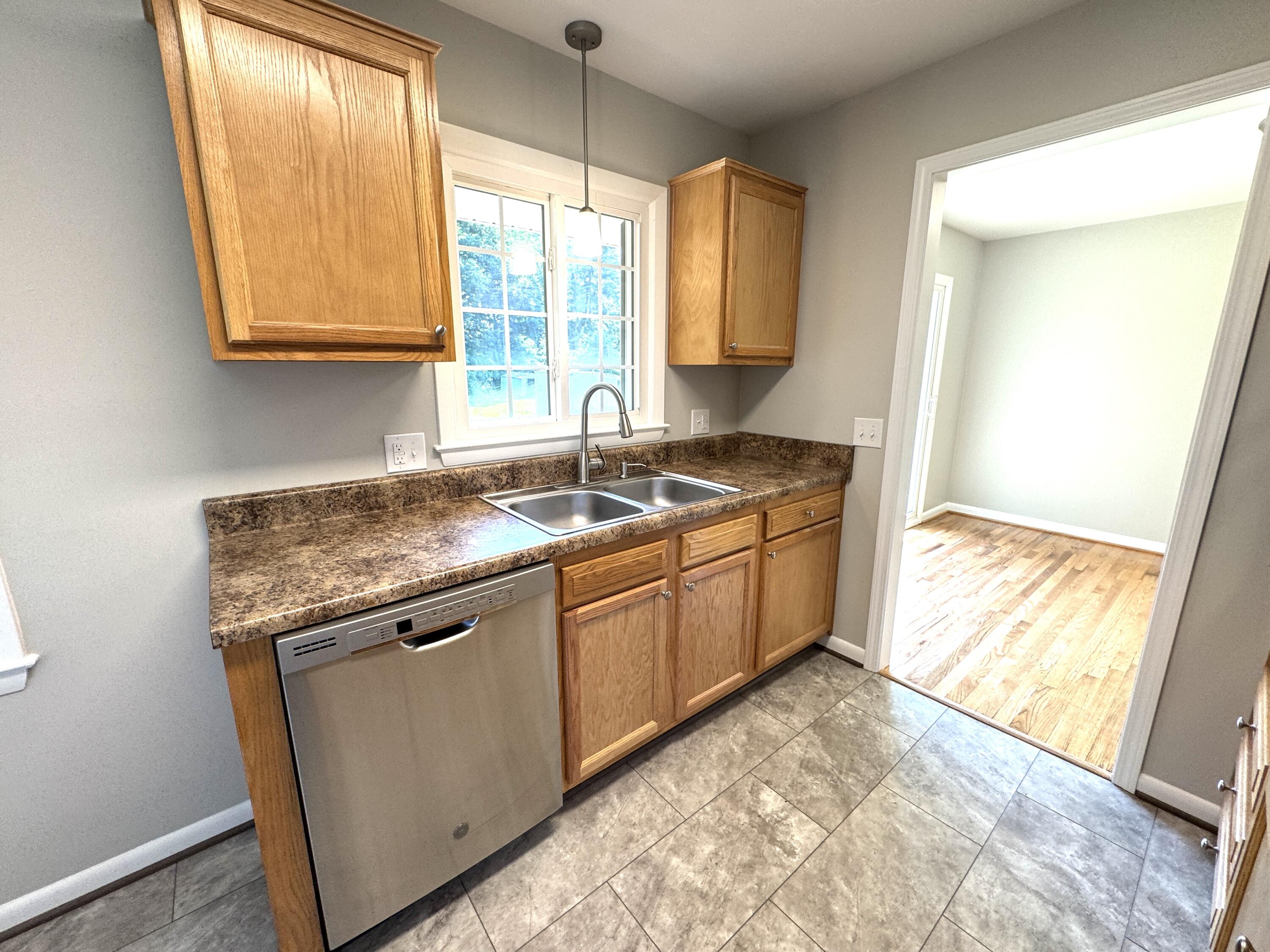 4566 Girard Dr, Roanoke, Virginia image 8