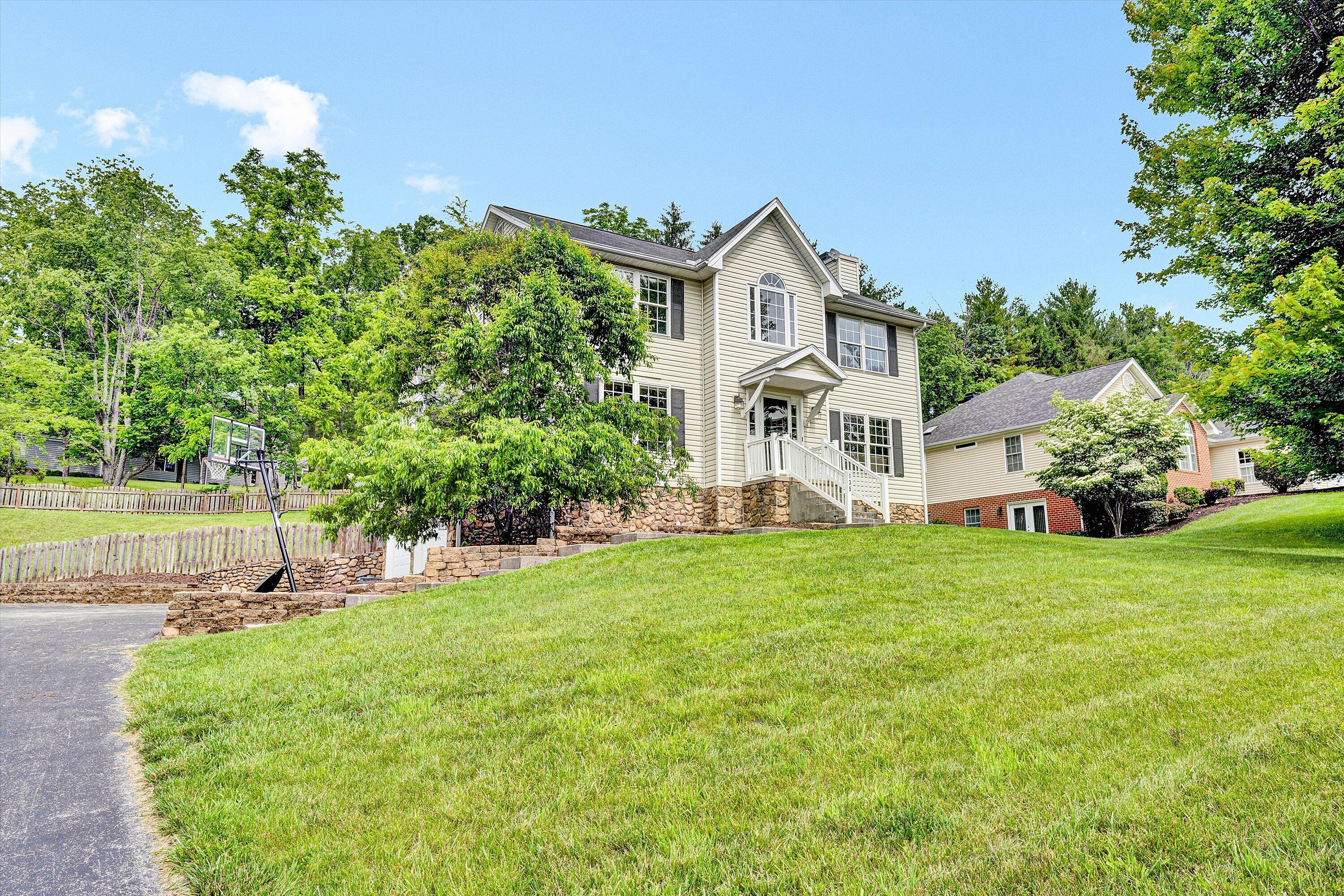 135 Sapphire Ave, Christiansburg, Virginia image 3