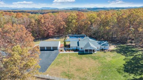 Photo of 3171 Breckinridge Mill RD, Fincastle, VA 24090 (MLS # 922215) Photo of 3171 Breckinridge Mill RD, Fincastle, VA 24090 (MLS # 922215)