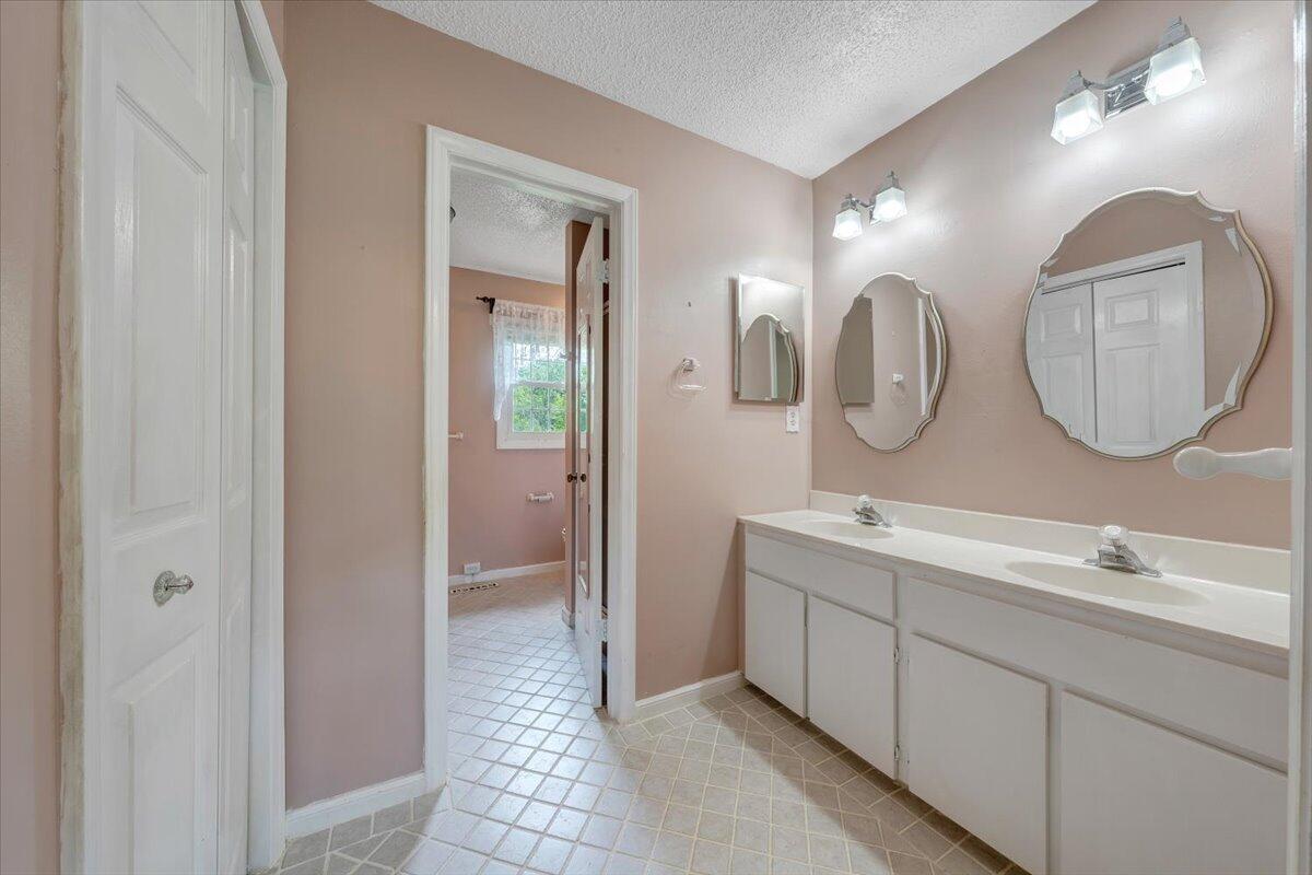 1567 Runnett Bag Rd, Ferrum, Virginia image 17
