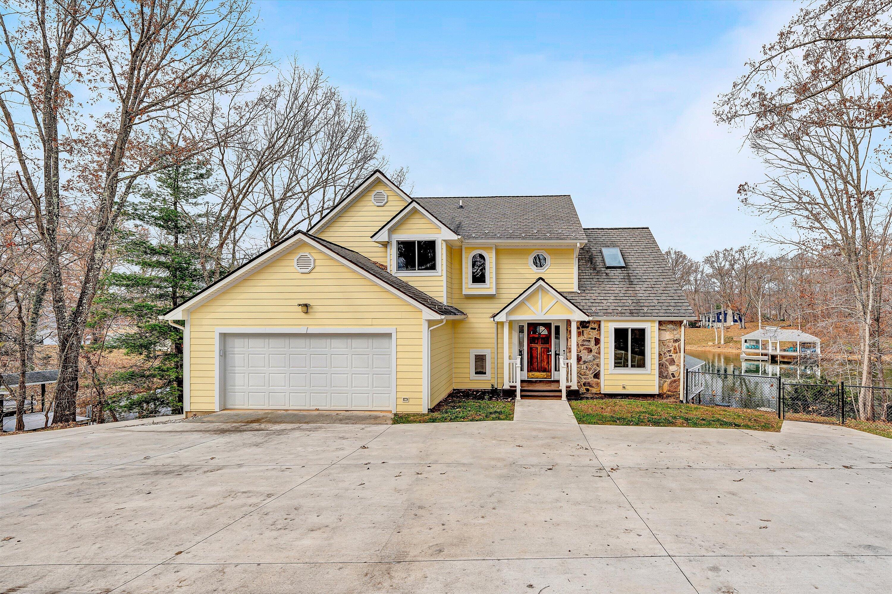 Wirtz, Virginia, 24184, United States, 5 Bedrooms Bedrooms, ,4 BathroomsBathrooms,Residential,Active,2032425