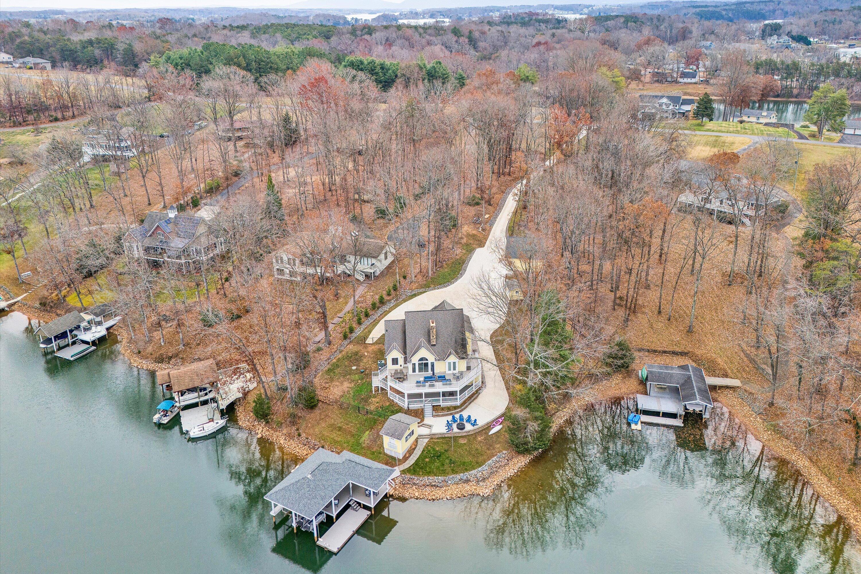 Wirtz, Virginia, 24184, United States, 5 Bedrooms Bedrooms, ,4 BathroomsBathrooms,Residential,Active,2032425