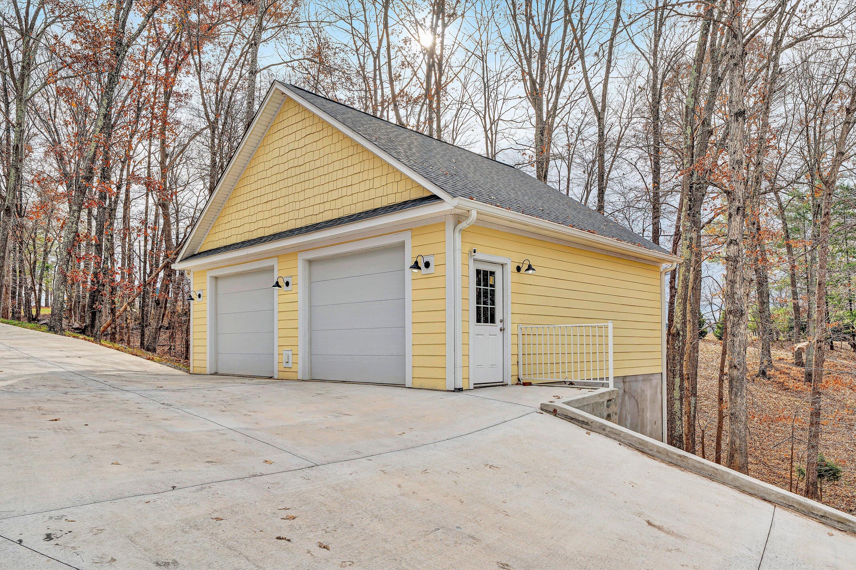 Wirtz, Virginia, 24184, United States, 5 Bedrooms Bedrooms, ,4 BathroomsBathrooms,Residential,Active,2032425