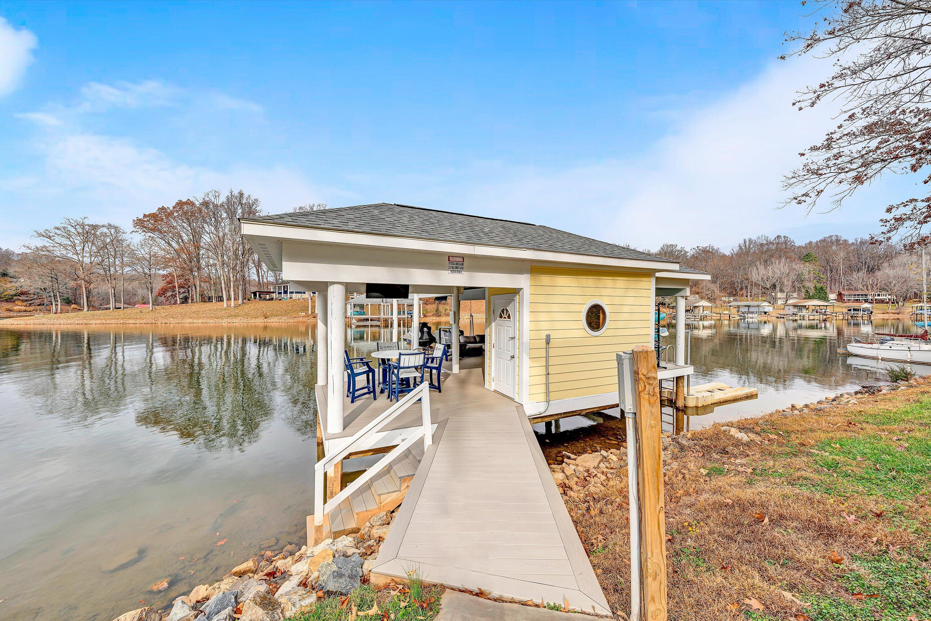 Wirtz, Virginia, 24184, United States, 5 Bedrooms Bedrooms, ,4 BathroomsBathrooms,Residential,Active,2032425