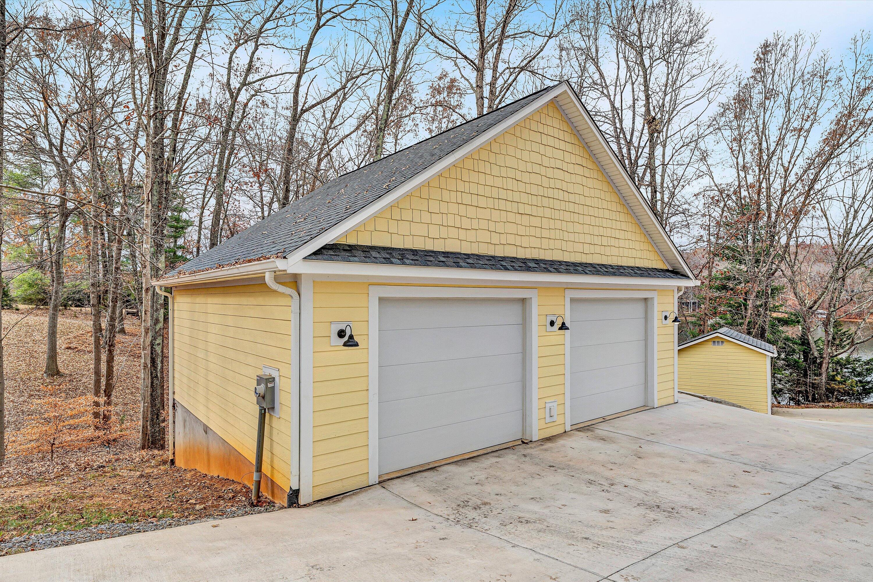 Wirtz, Virginia, 24184, United States, 5 Bedrooms Bedrooms, ,4 BathroomsBathrooms,Residential,Active,2032425