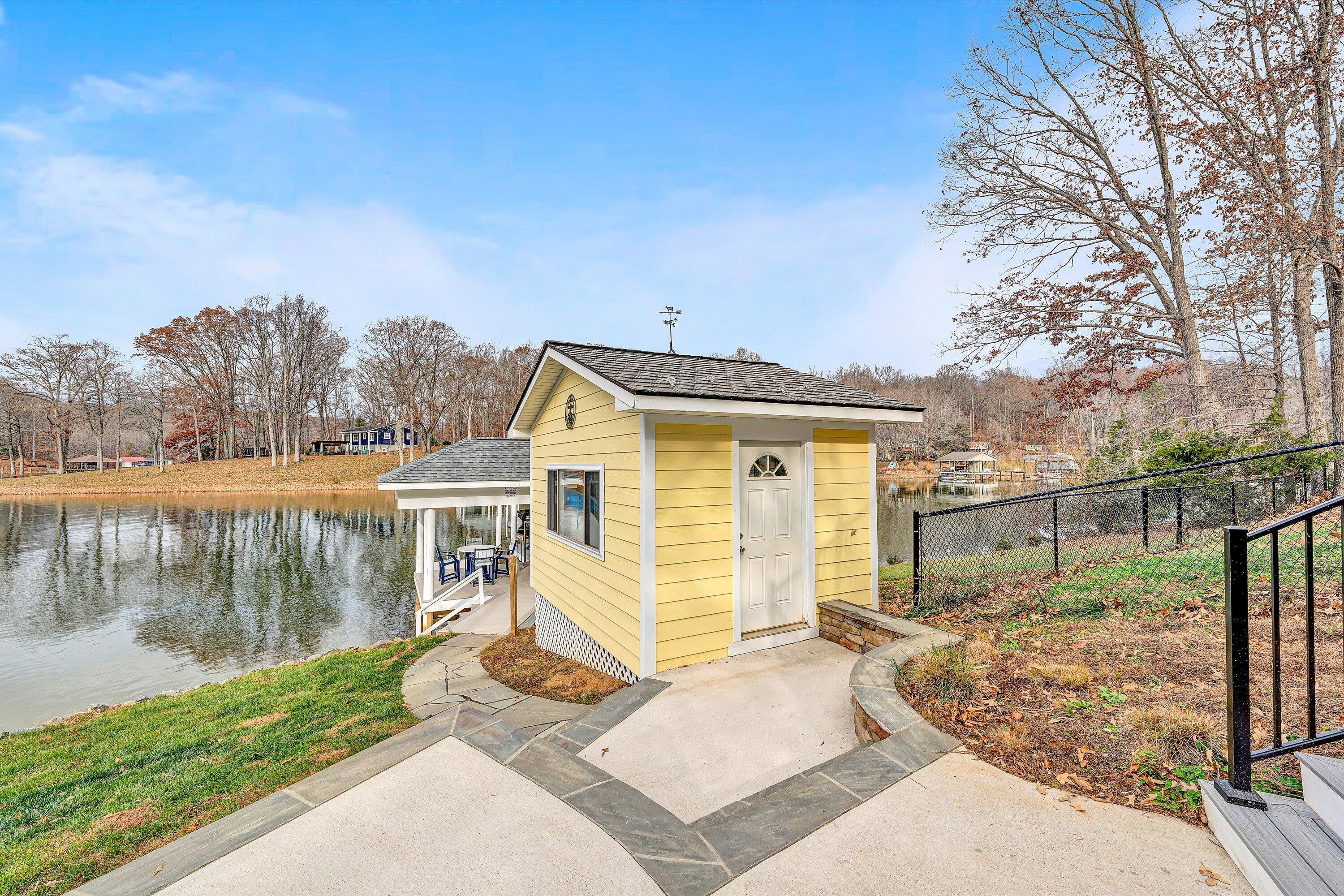 Wirtz, Virginia, 24184, United States, 5 Bedrooms Bedrooms, ,4 BathroomsBathrooms,Residential,Active,2032425