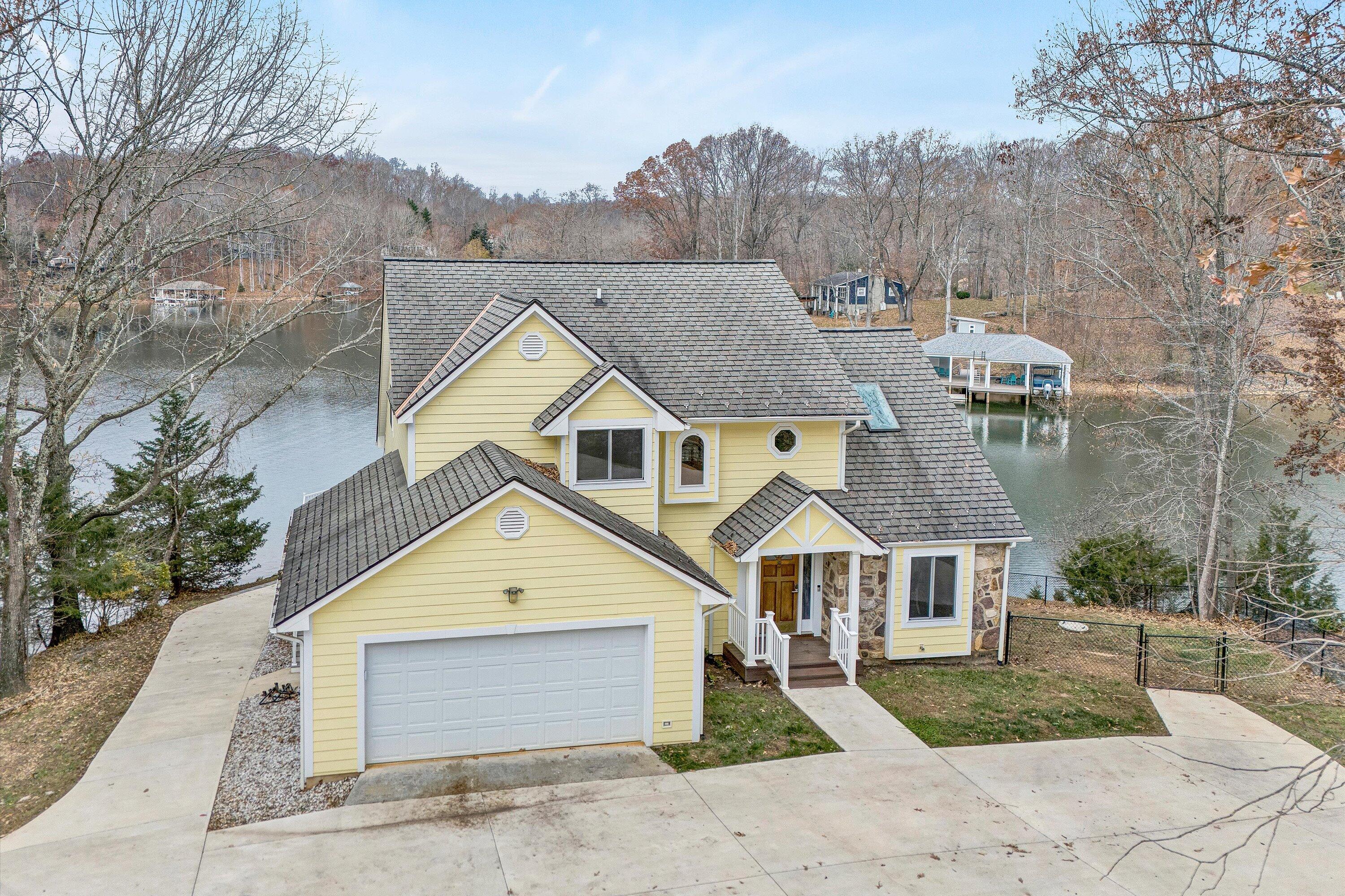 Wirtz, Virginia, 24184, United States, 5 Bedrooms Bedrooms, ,4 BathroomsBathrooms,Residential,Active,2032425