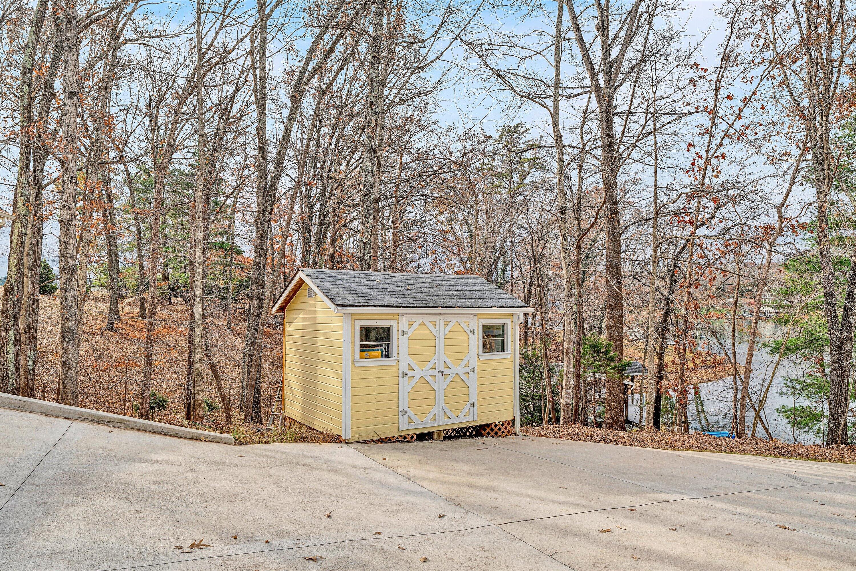 Wirtz, Virginia, 24184, United States, 5 Bedrooms Bedrooms, ,4 BathroomsBathrooms,Residential,Active,2032425