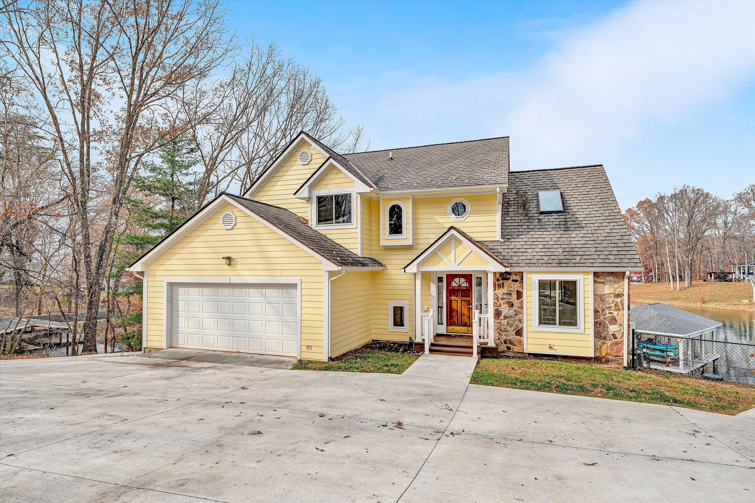 Wirtz, Virginia, 24184, United States, 5 Bedrooms Bedrooms, ,4 BathroomsBathrooms,Residential,Active,2032425