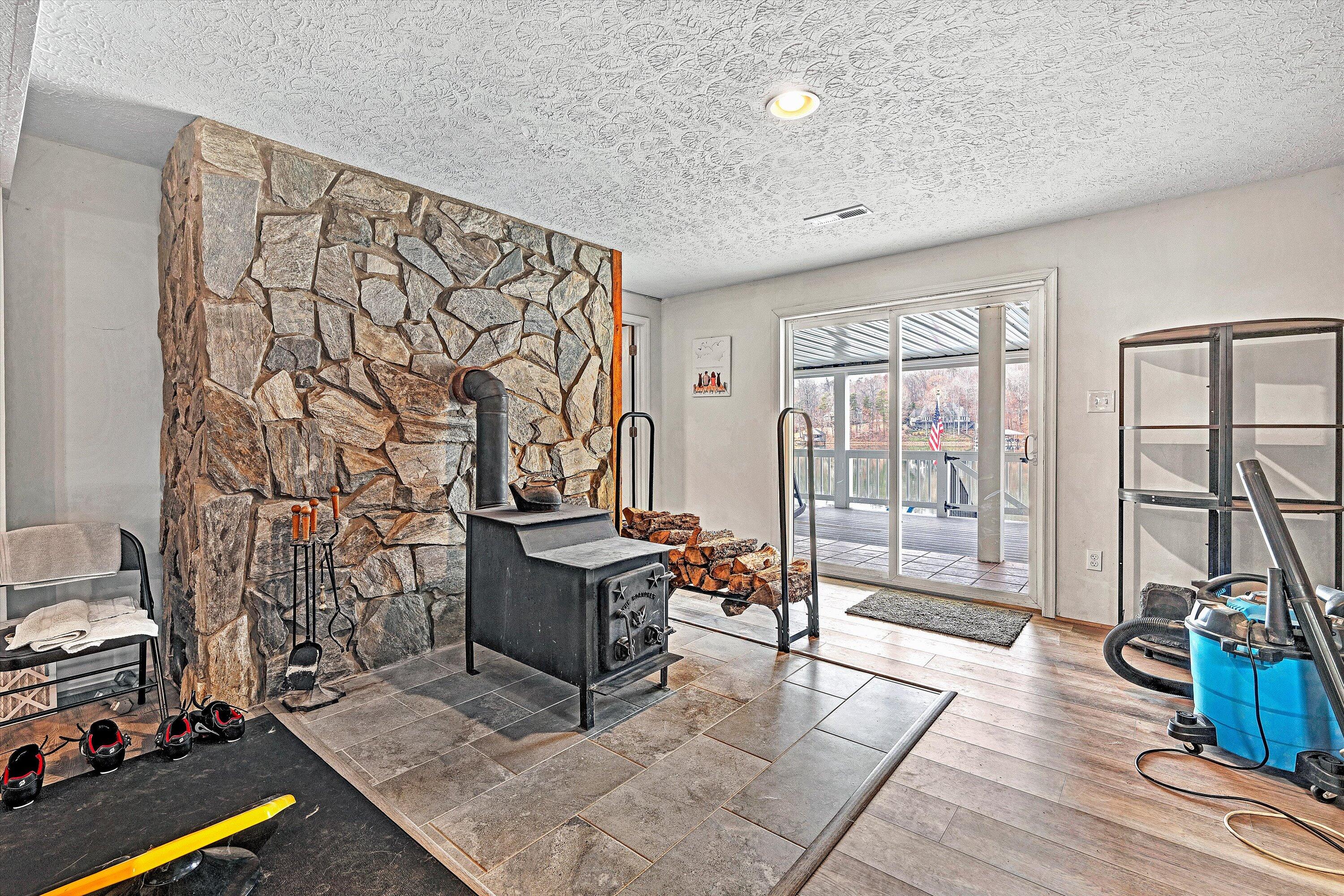 Wirtz, Virginia, 24184, United States, 5 Bedrooms Bedrooms, ,4 BathroomsBathrooms,Residential,Active,2032425