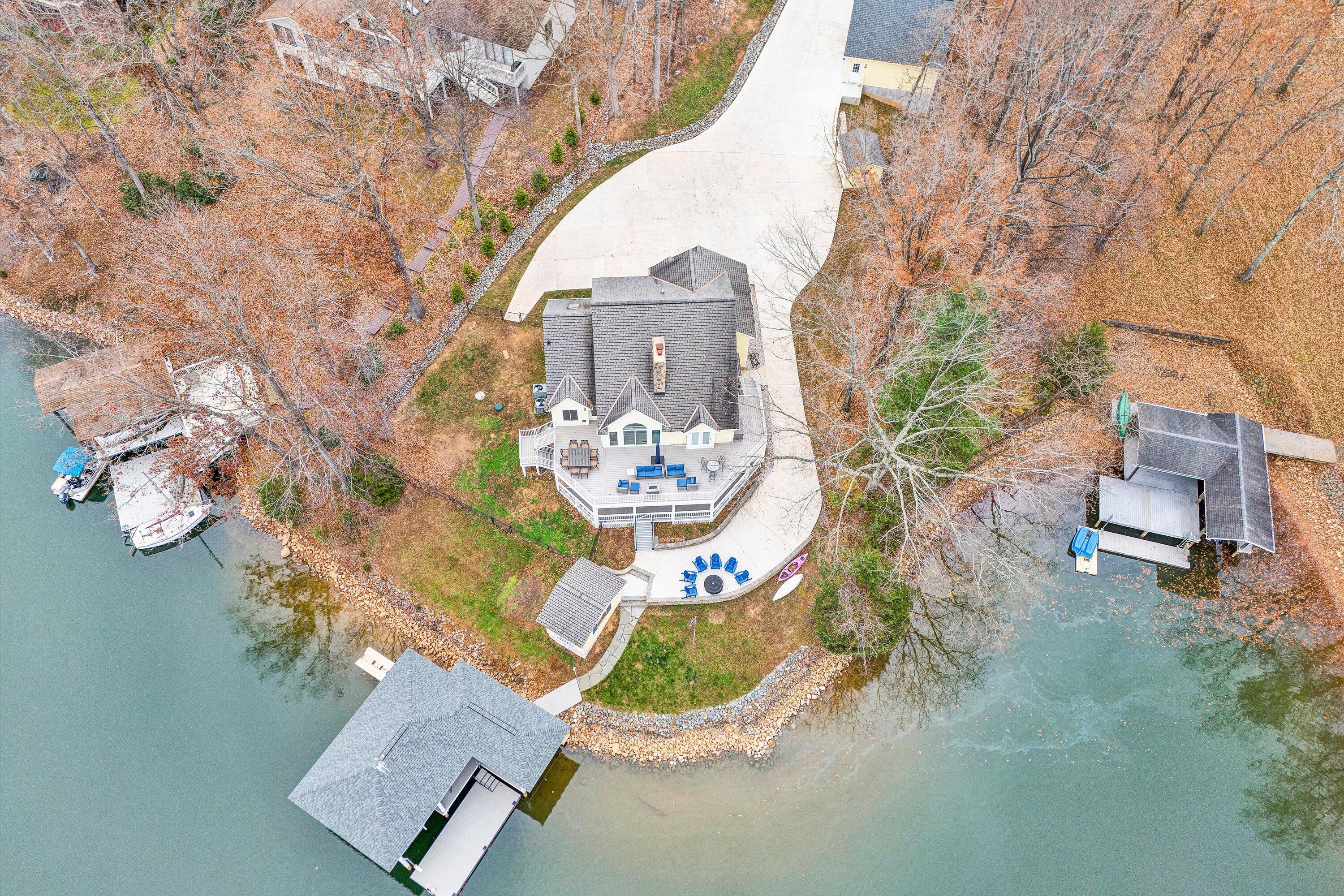 Wirtz, Virginia, 24184, United States, 5 Bedrooms Bedrooms, ,4 BathroomsBathrooms,Residential,Active,2032425