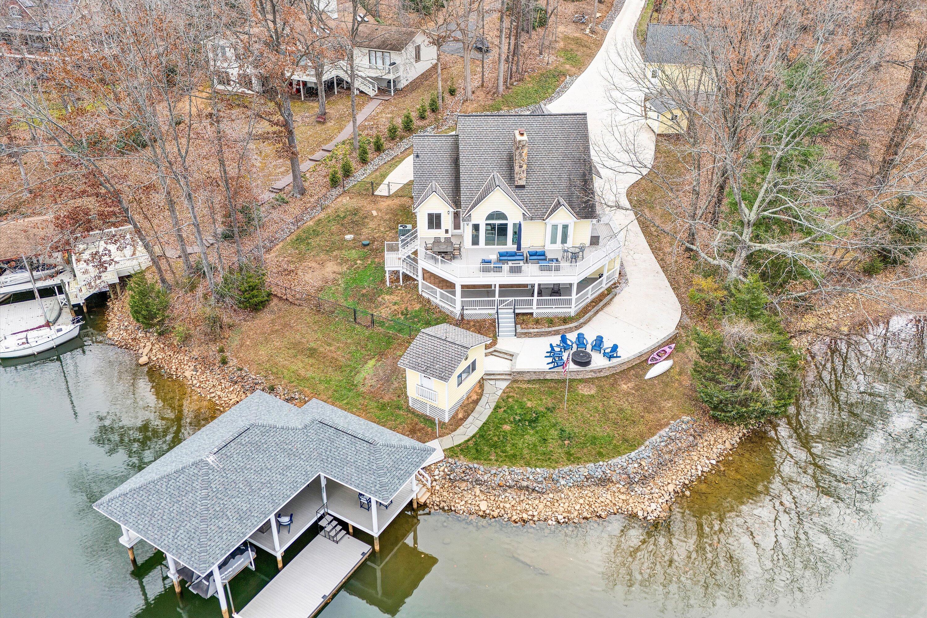 Wirtz, Virginia, 24184, United States, 5 Bedrooms Bedrooms, ,4 BathroomsBathrooms,Residential,Active,2032425