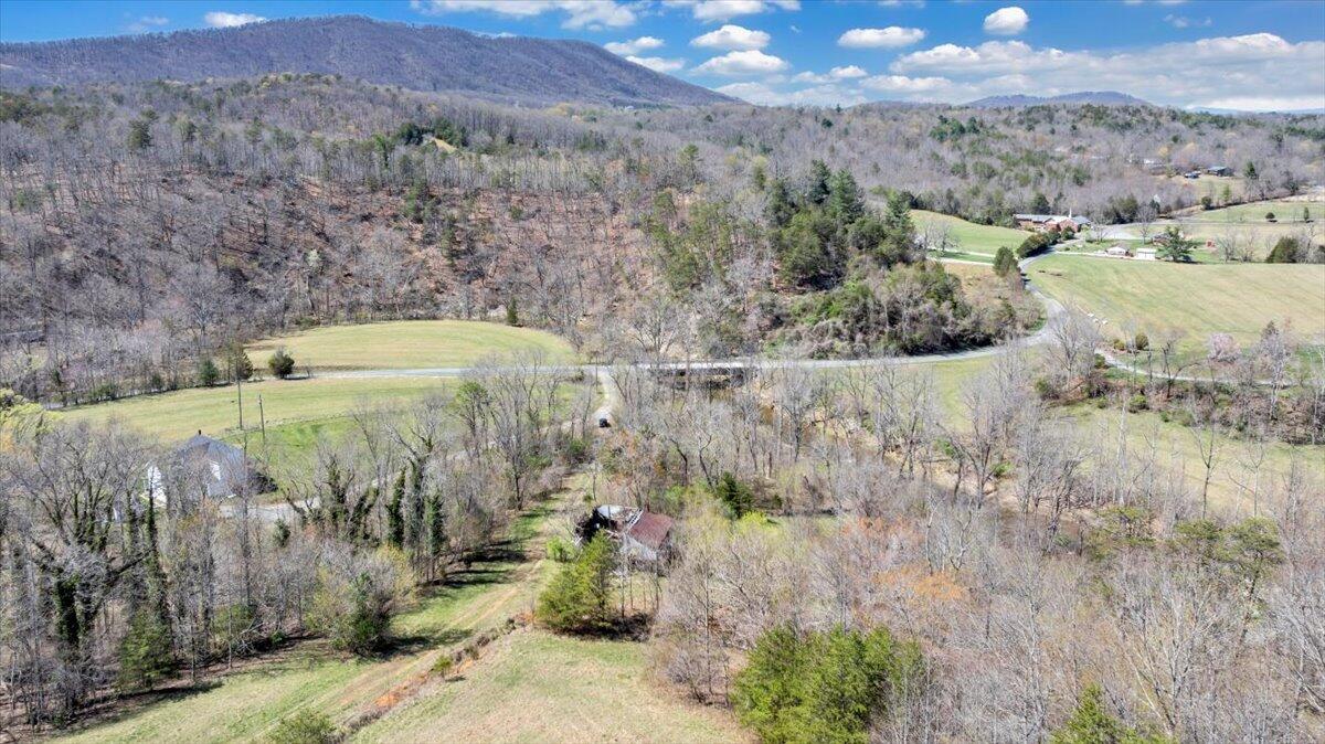 Bandy Rd, Roanoke, Virginia image 13