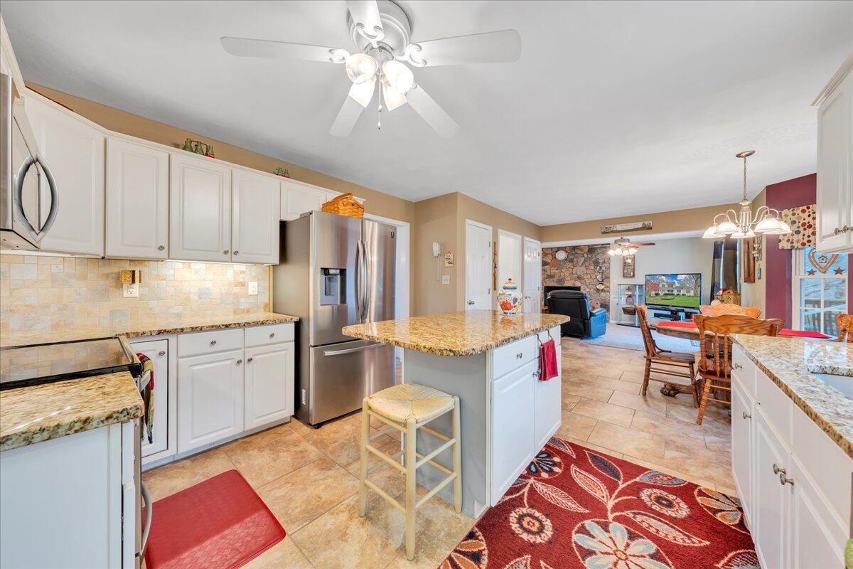 274 Bousman Cir, Hardy, Virginia image 14