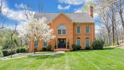 Homes For Sale - 1562 Strawberry Mountain Dr<br/> Roanoke, VA 24018