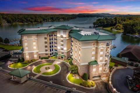 Condo For Sale - 100 Bridgewater Pointe Pl #404<br/> Moneta, VA 24121