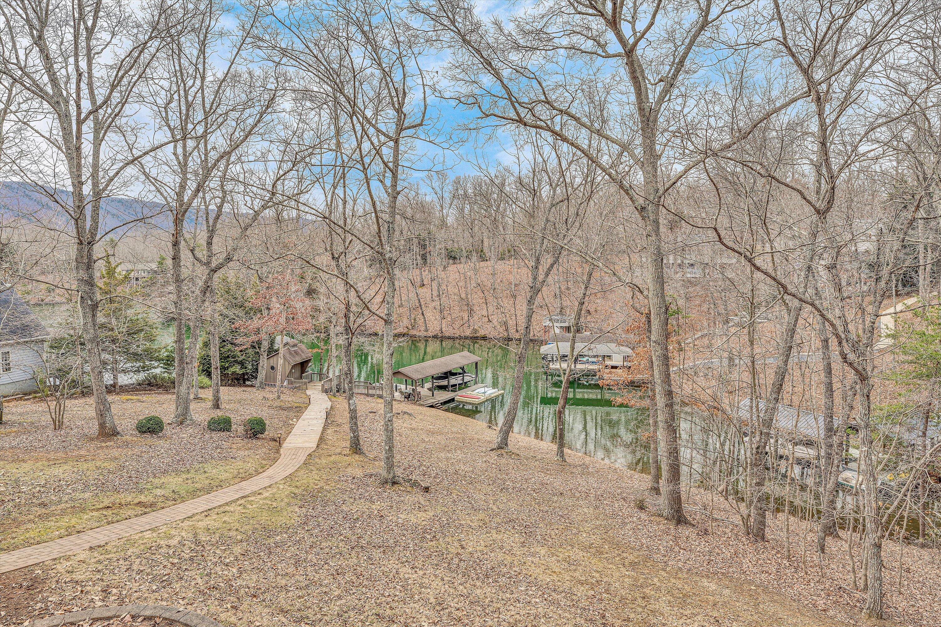 107 Tradewind Ter, Huddleston, Virginia image 3