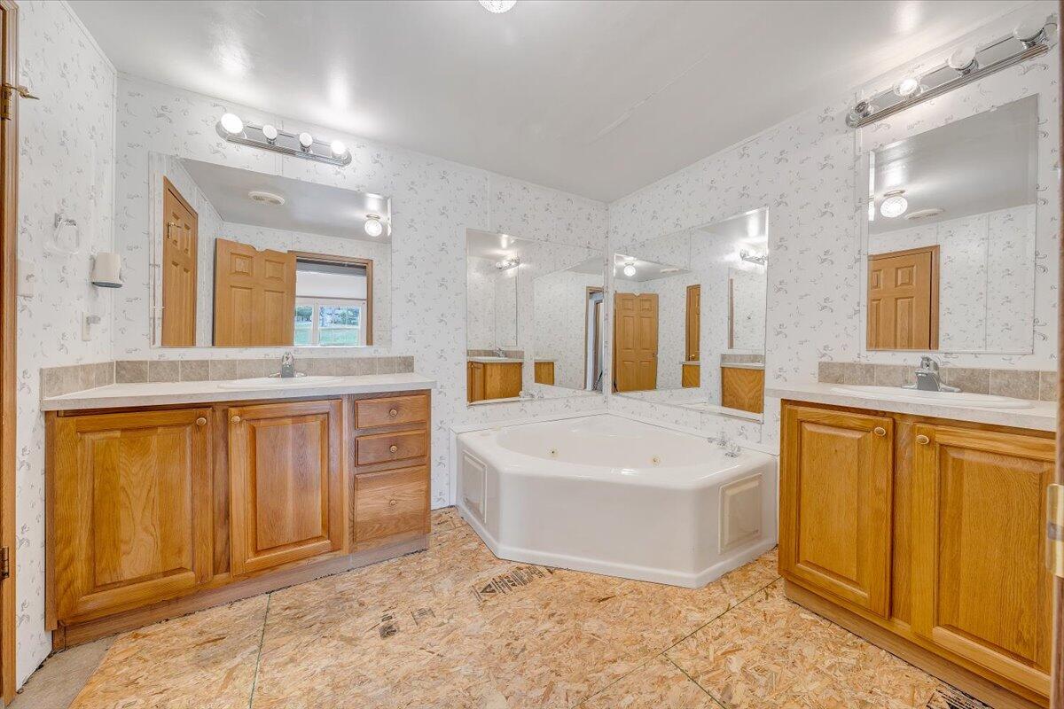 2281 Parrish Rd, Goodview, Virginia image 20
