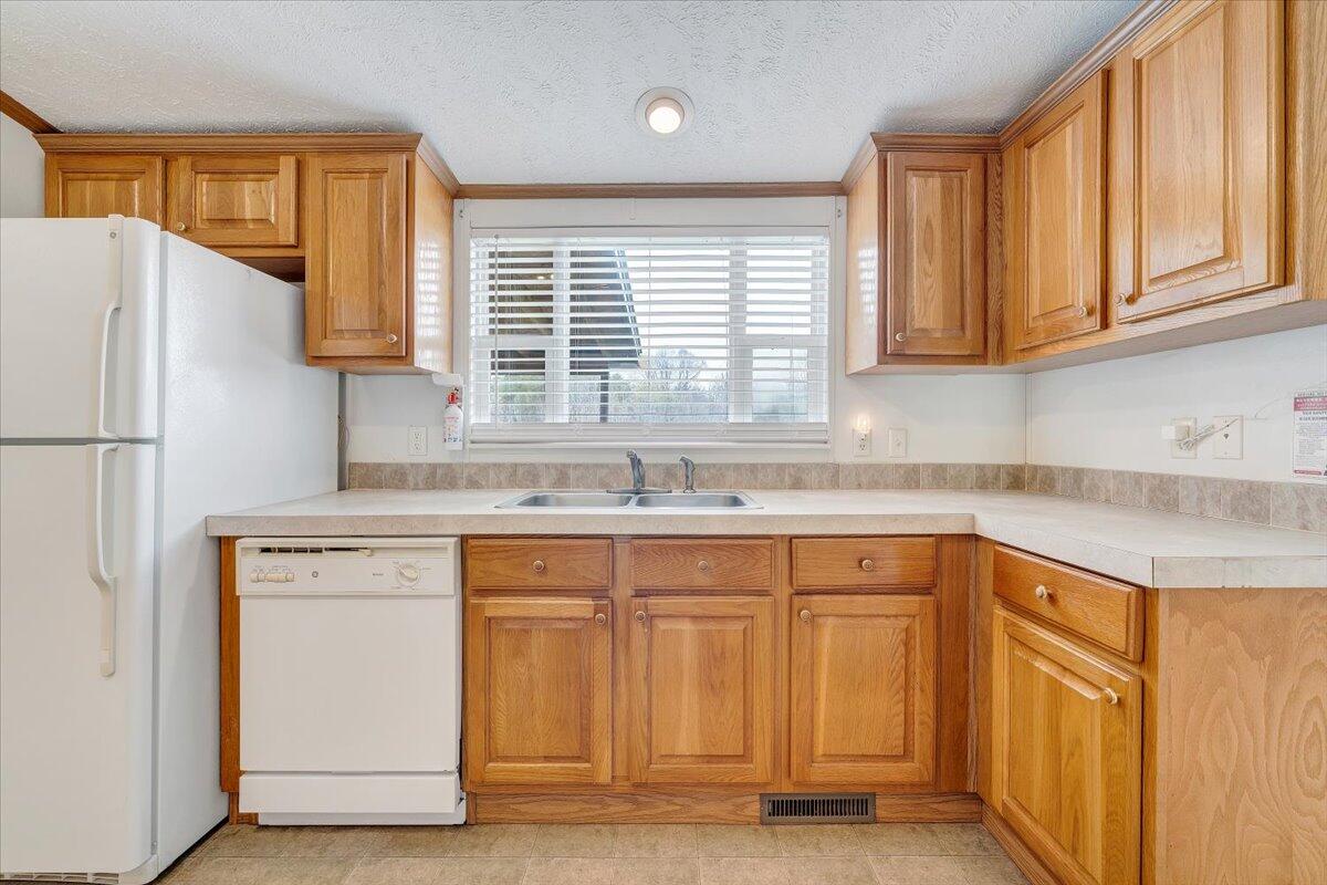 2281 Parrish Rd, Goodview, Virginia image 12