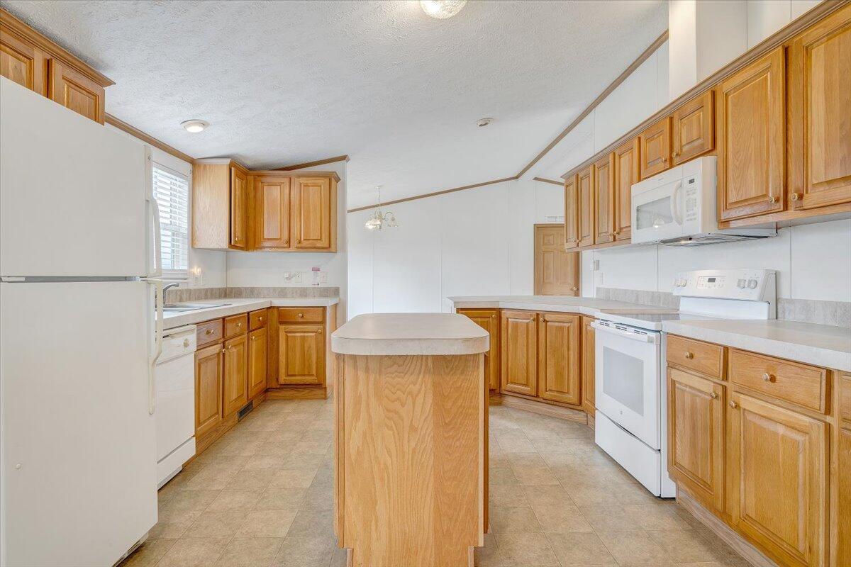 2281 Parrish Rd, Goodview, Virginia image 13