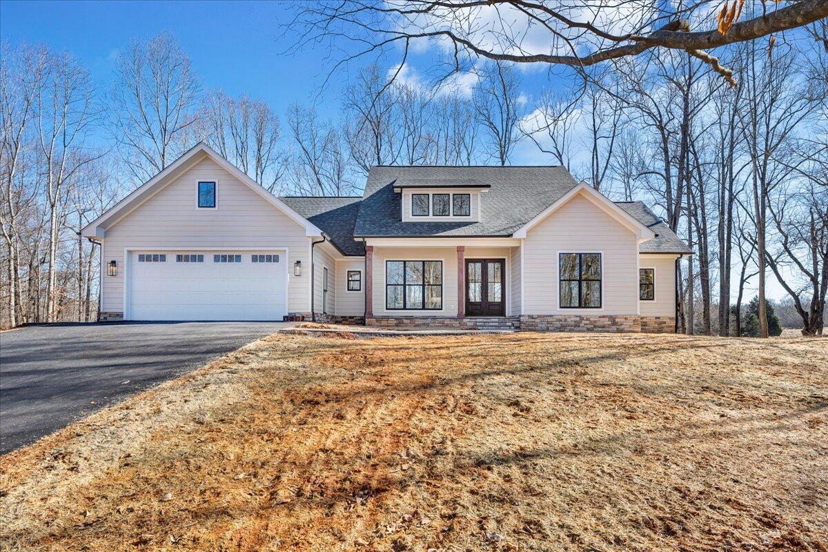 560 Back Nine Dr, Moneta, Virginia image 2