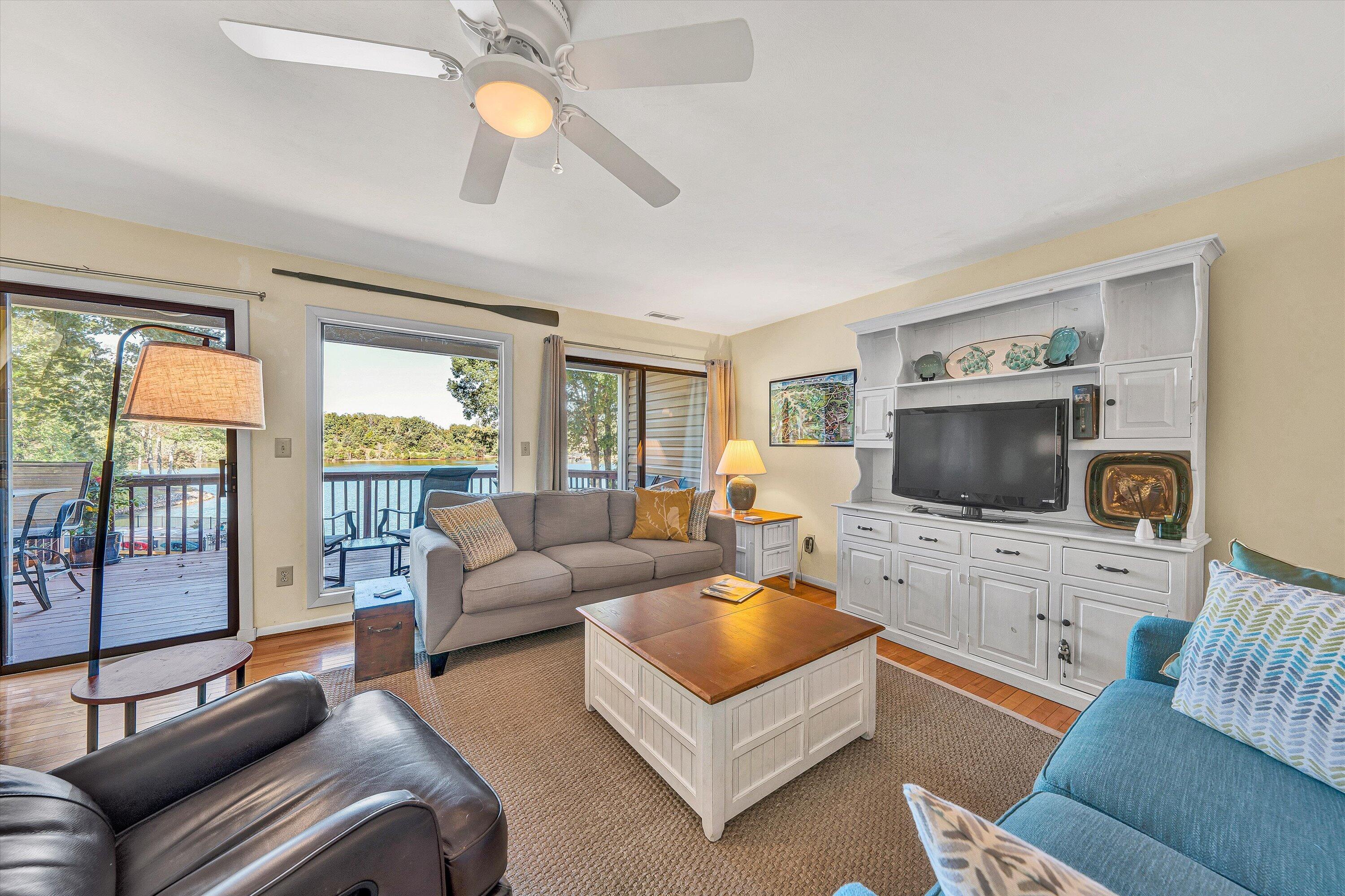 Moneta, Virginia 24121, United States, 3 Bedrooms Bedrooms, ,4 BathroomsBathrooms,Residential,Active,228033