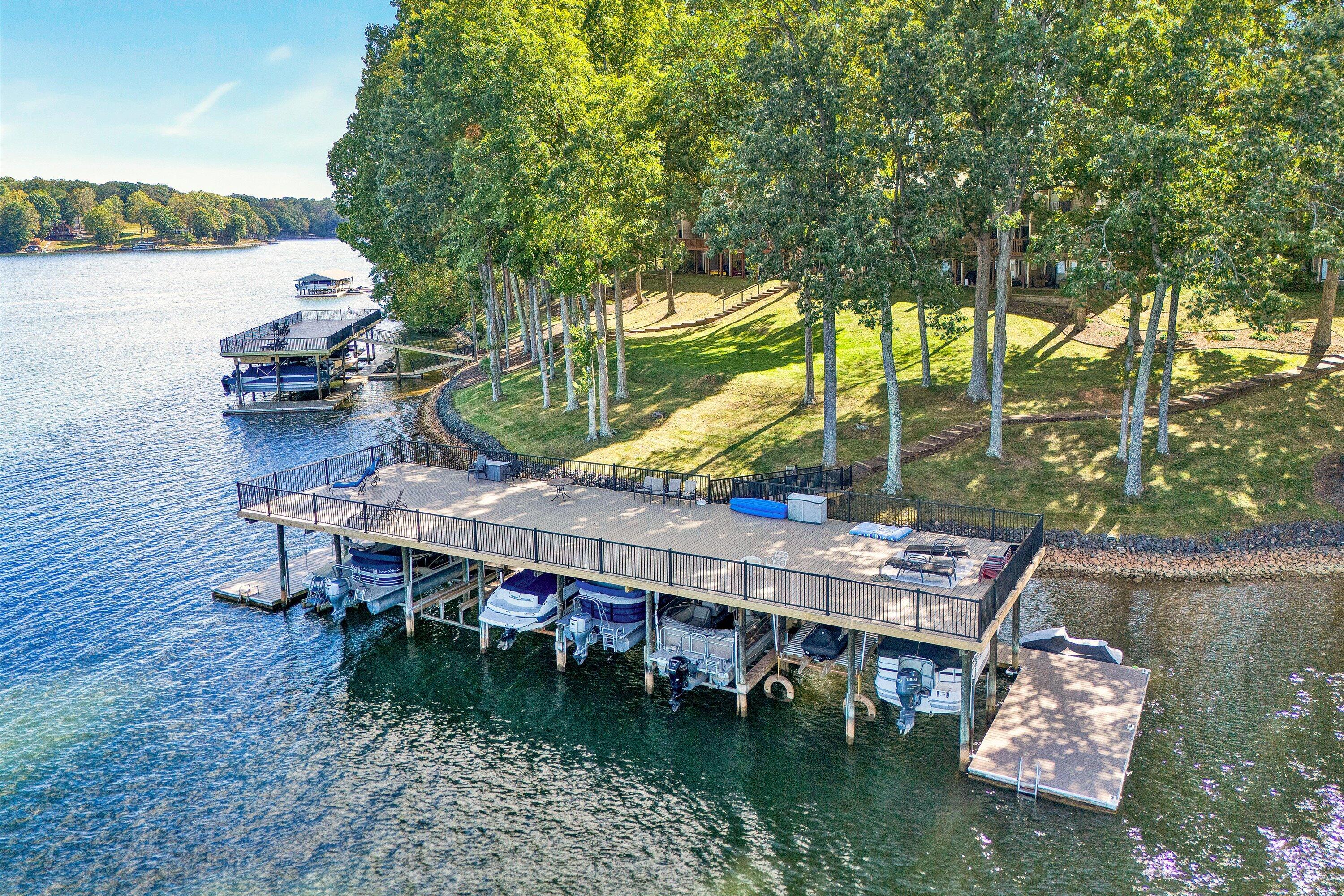 Moneta, Virginia 24121, United States, 3 Bedrooms Bedrooms, ,4 BathroomsBathrooms,Residential,Active,228033