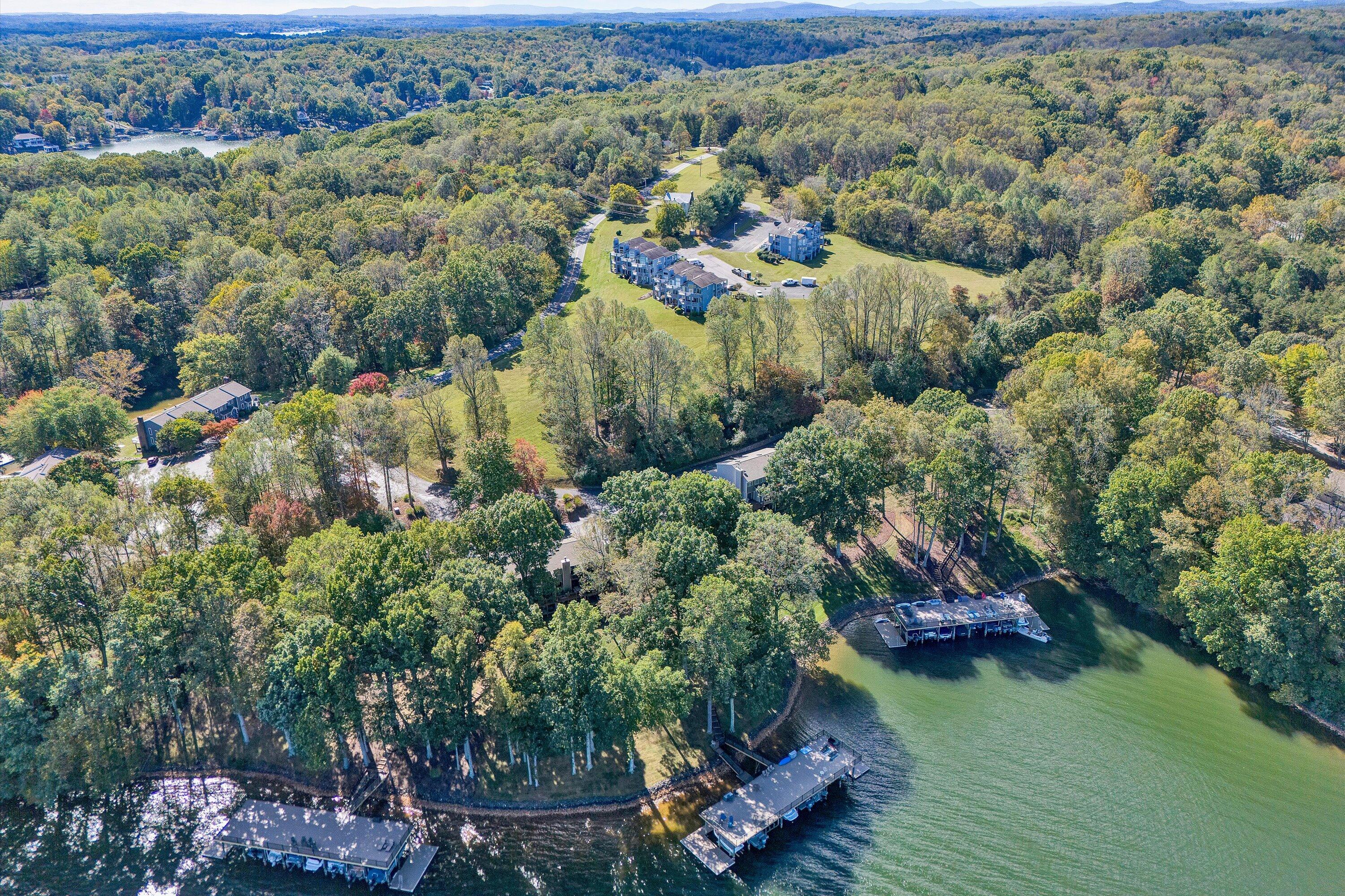 Moneta, Virginia 24121, United States, 3 Bedrooms Bedrooms, ,4 BathroomsBathrooms,Residential,Active,228033