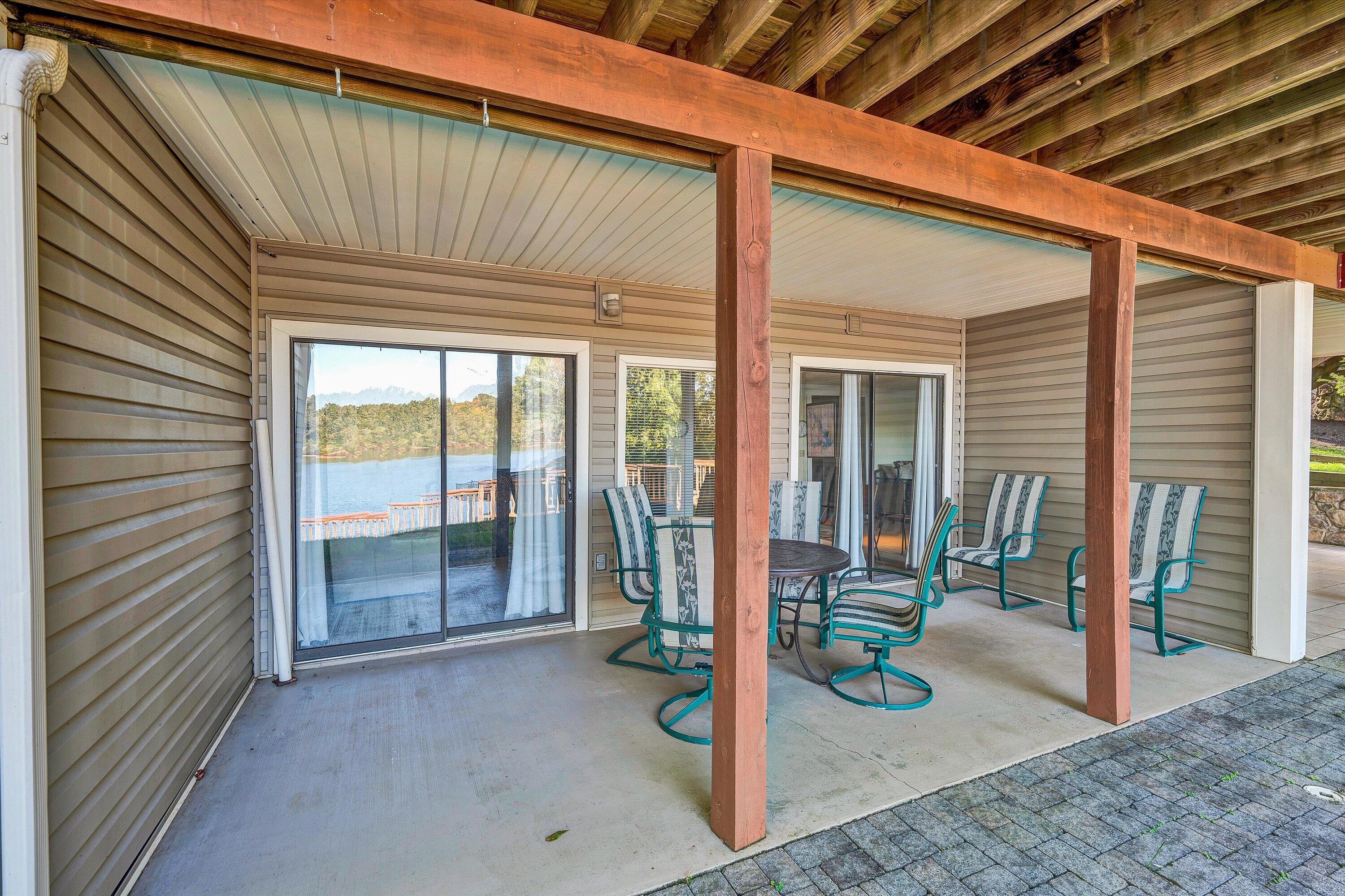 Moneta, Virginia 24121, United States, 3 Bedrooms Bedrooms, ,4 BathroomsBathrooms,Residential,Active,228033