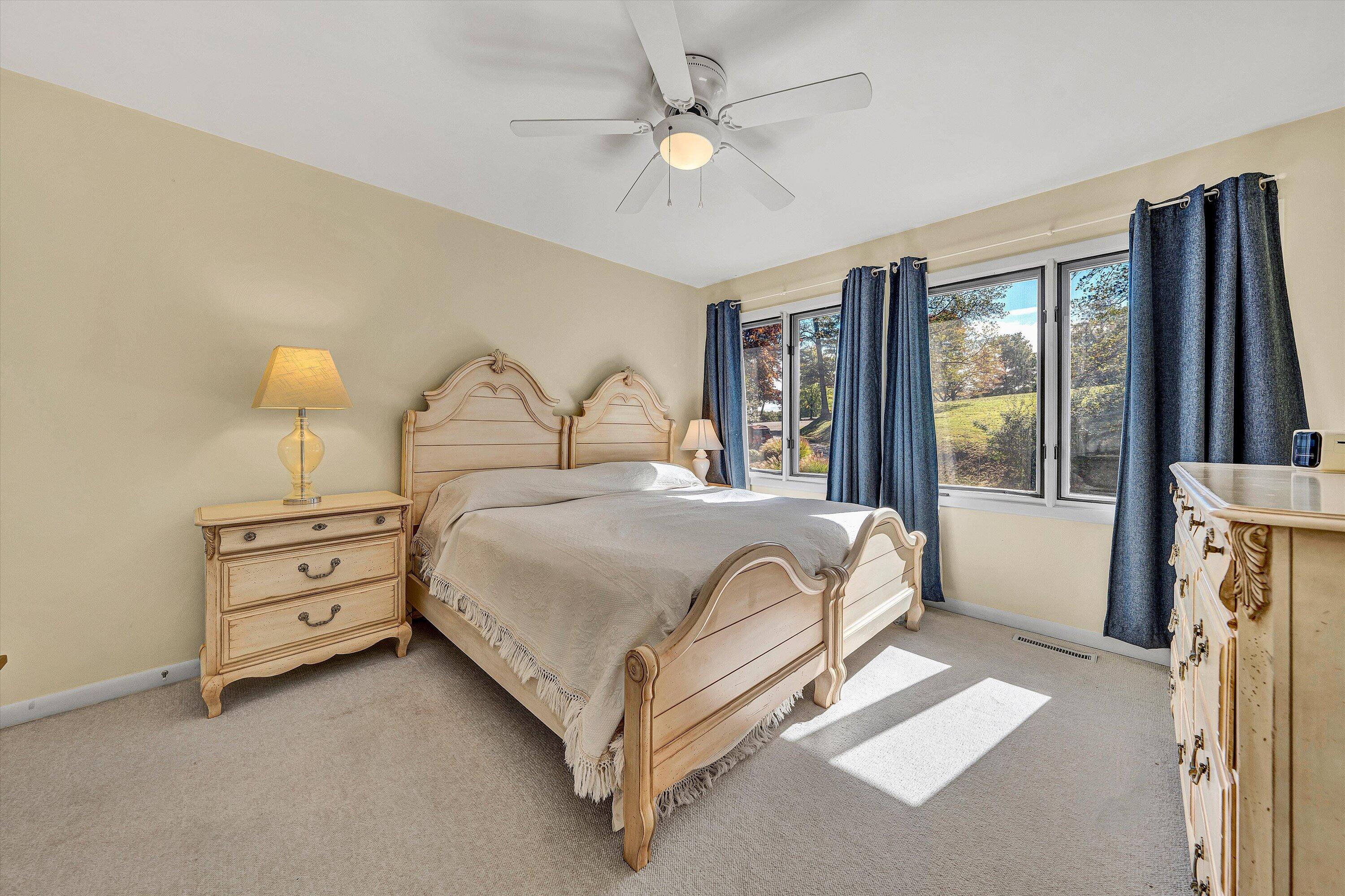 Moneta, Virginia 24121, United States, 3 Bedrooms Bedrooms, ,4 BathroomsBathrooms,Residential,Active,228033