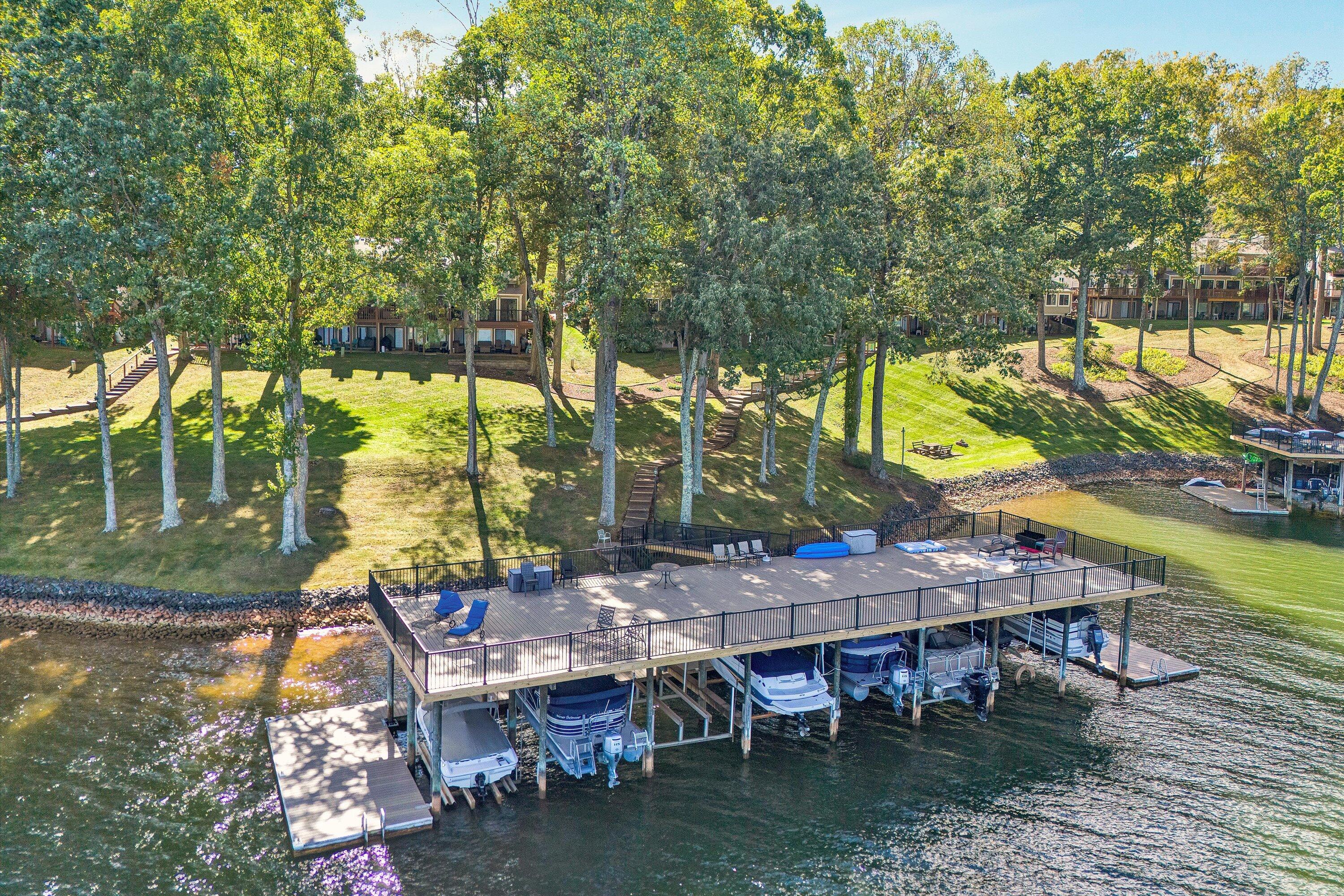 Moneta, Virginia 24121, United States, 3 Bedrooms Bedrooms, ,4 BathroomsBathrooms,Residential,Active,228033