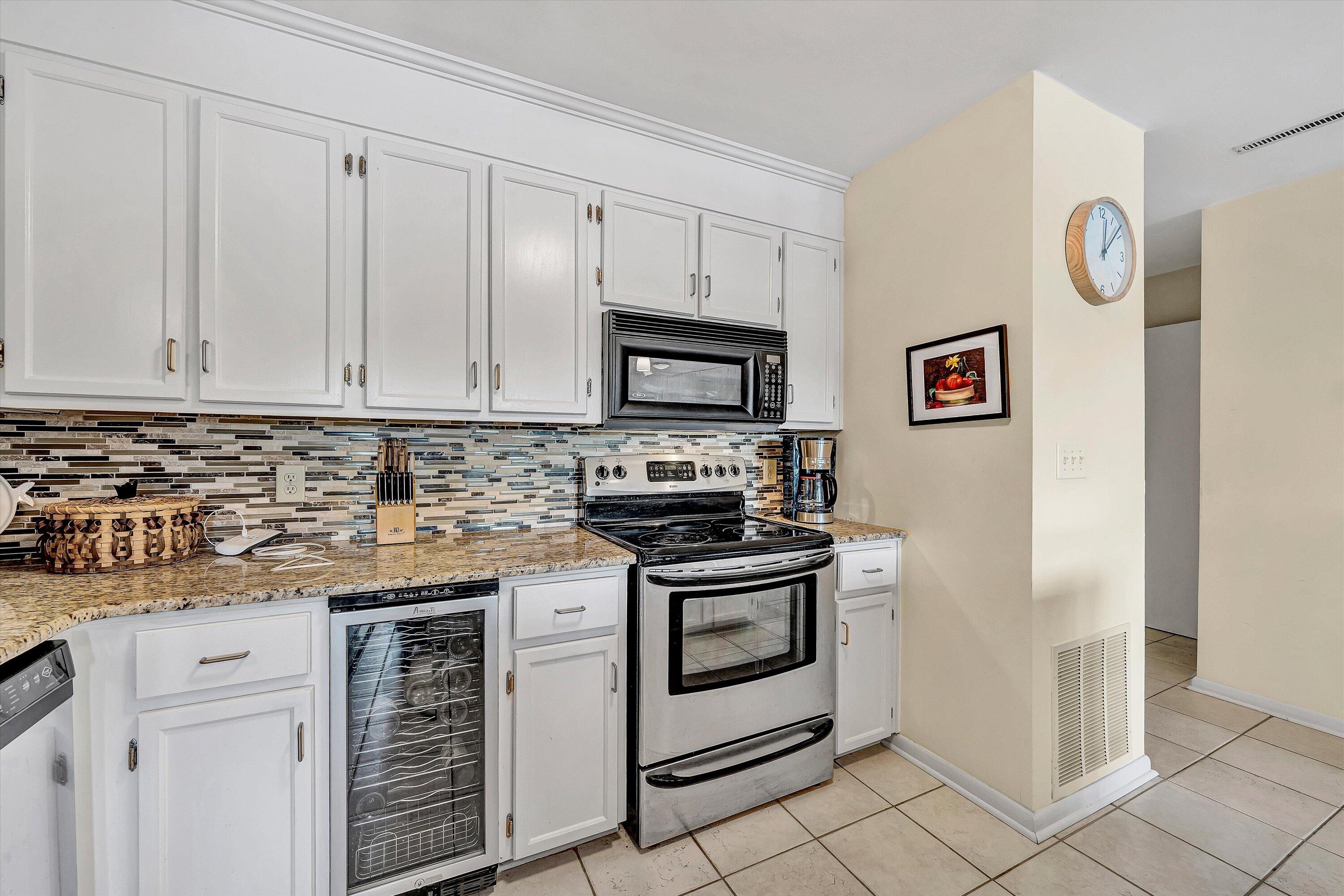 Moneta, Virginia 24121, United States, 3 Bedrooms Bedrooms, ,4 BathroomsBathrooms,Residential,Active,228033