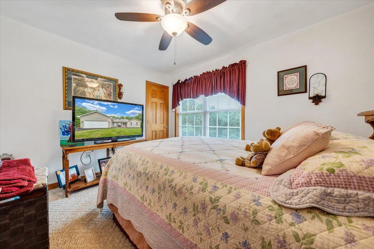 263 White Oak Ln, New Castle, Virginia image 8