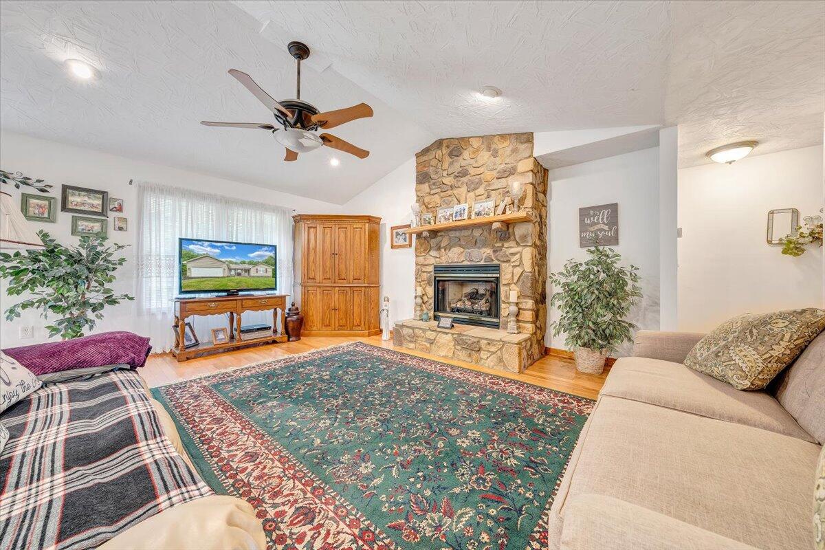 263 White Oak Ln, New Castle, Virginia image 33