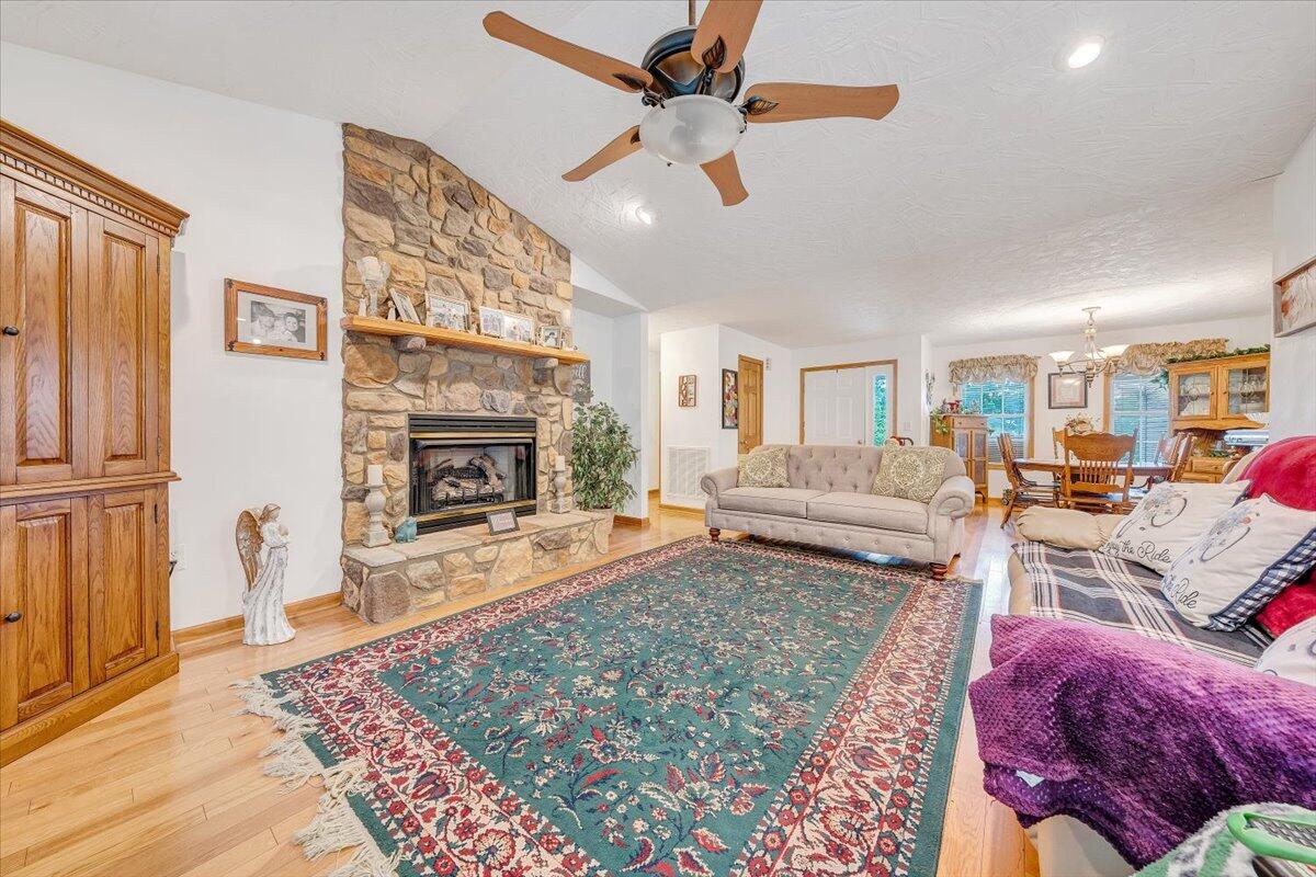 263 White Oak Ln, New Castle, Virginia image 22