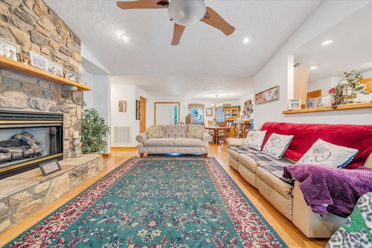 263 White Oak Ln, New Castle, Virginia image 21