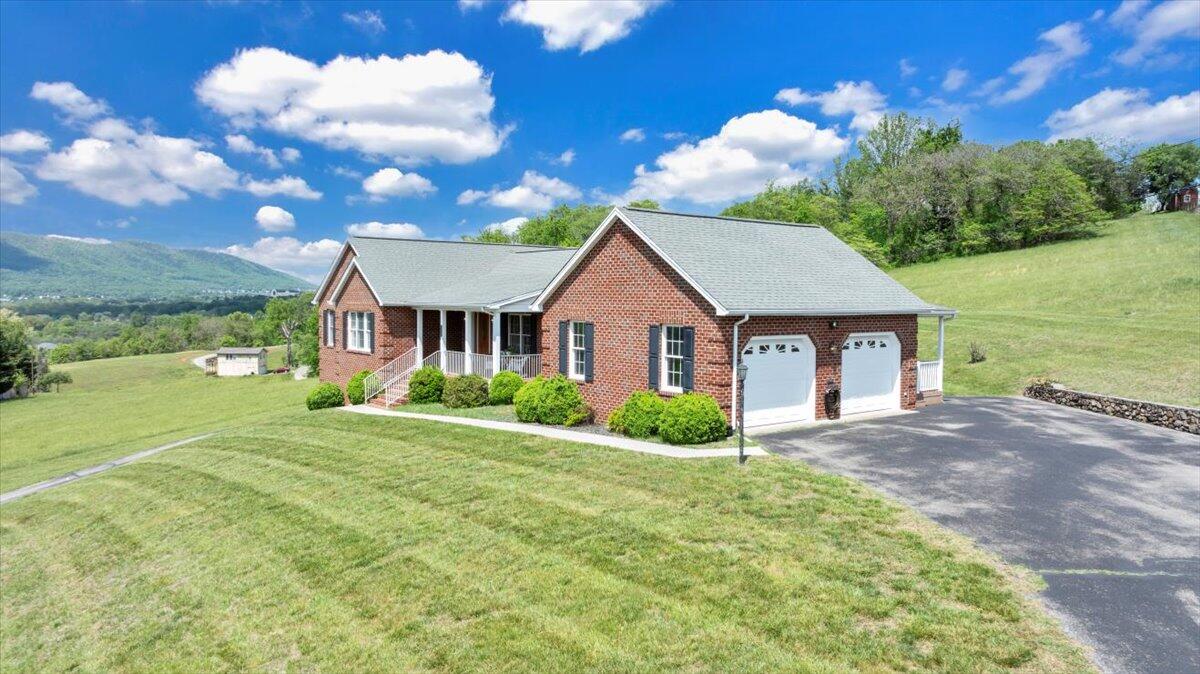802 Gates Ln, Roanoke, Virginia image 3