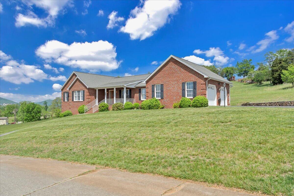 802 Gates Ln, Roanoke, Virginia image 2