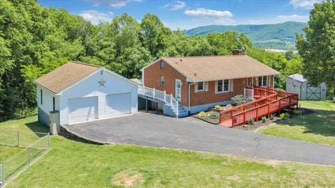 Homes For Sale - 90 Berkshire Cir<br/> Roanoke, VA 24019