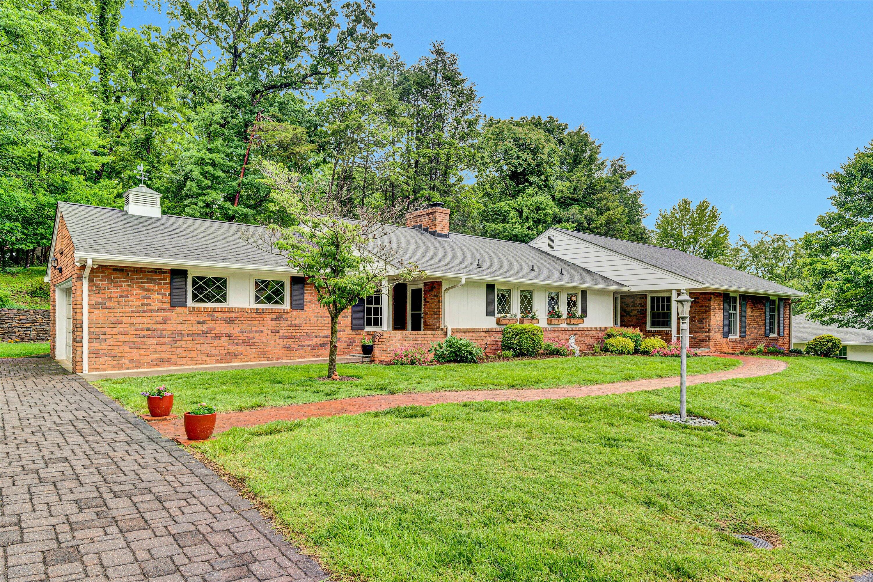 2517 Sprucewood Rd, Roanoke, Virginia image 2