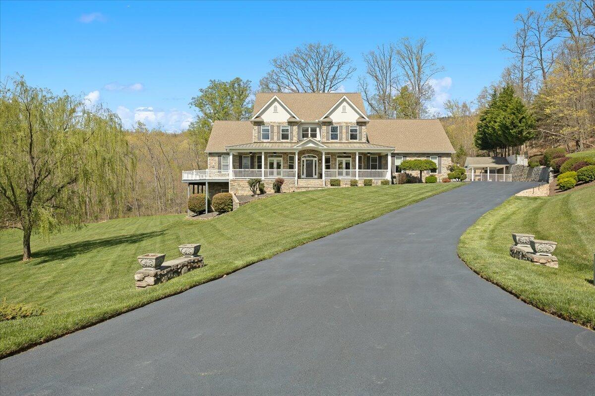 143 Gillie Ln, Blue Ridge, Virginia image 3