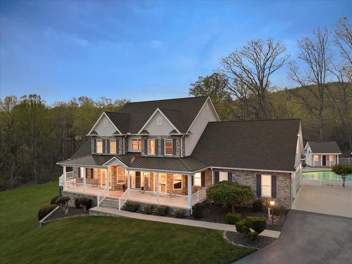 143 Gillie Ln, Blue Ridge, Virginia image 5