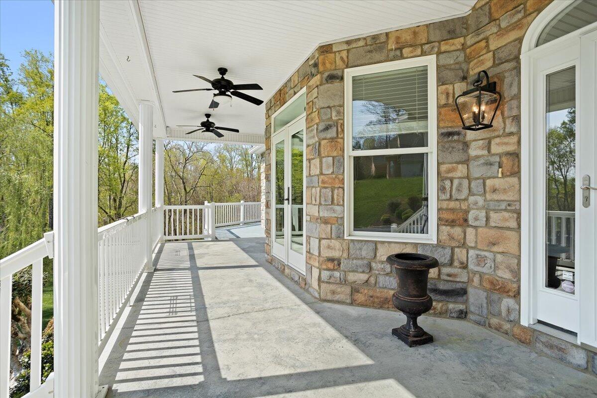 143 Gillie Ln, Blue Ridge, Virginia image 9