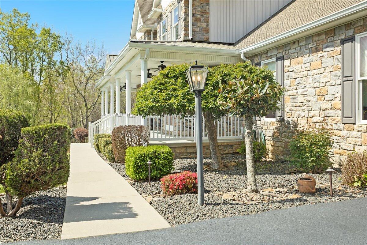 143 Gillie Ln, Blue Ridge, Virginia image 8