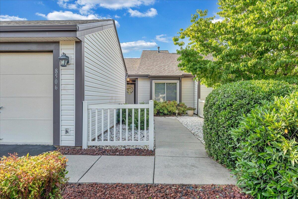 8506 Pine Hurst Cir, Roanoke, Ohio image 1